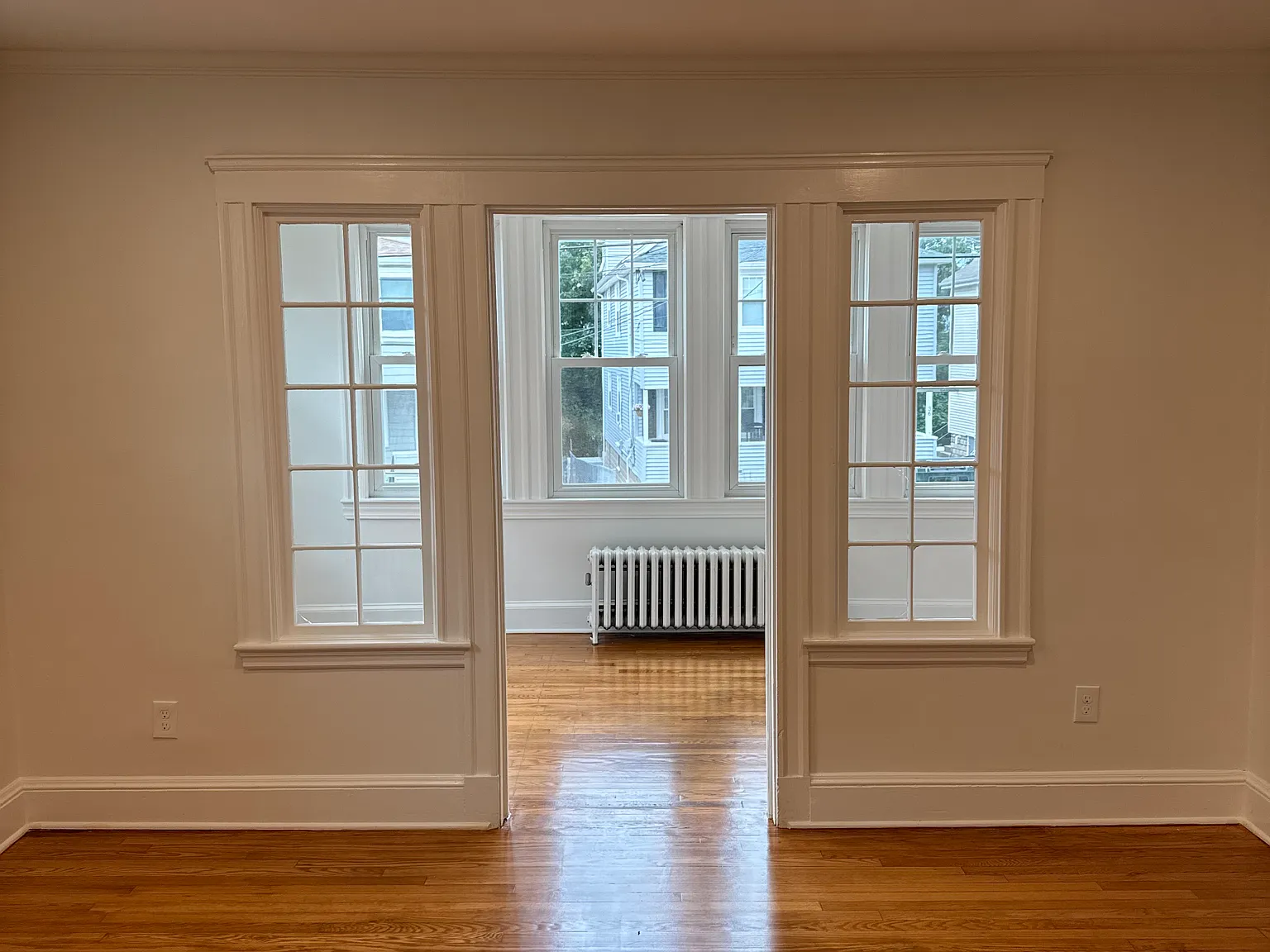 3 bed, 1300 sqft, $3,600 — Photo 2