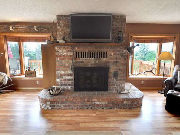 Main living room/ fireplace