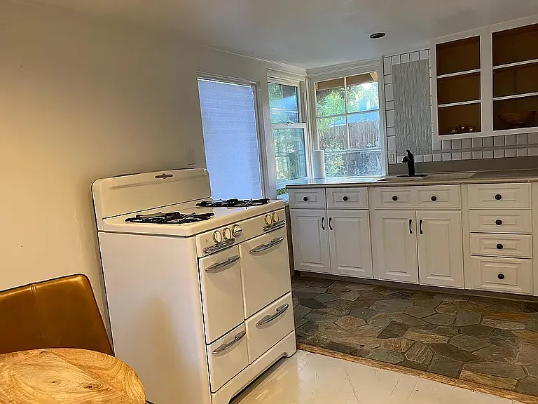 166 S Poli St #B — Photo 8
