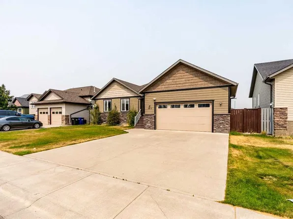 757 S 27th St, Fort Macleod, AB T0L 0Z0
