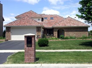2058 Bunker Cir, Naperville, IL 60563