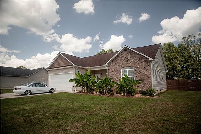 1st image of 131 Castle Pines Ln