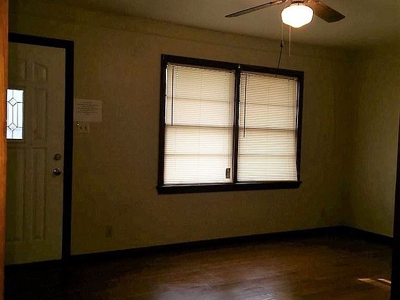 3rd image of 615 W Oak Dr
