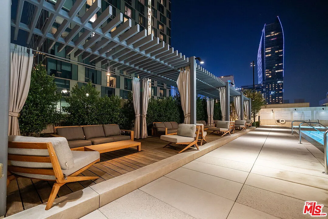 1 bed, 1.5 bath, 780 sqft, $3,300 — Photo 3