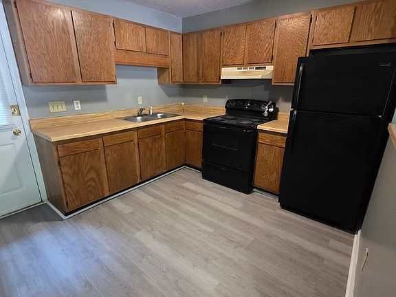 3rd image of 204 Druid St APT C