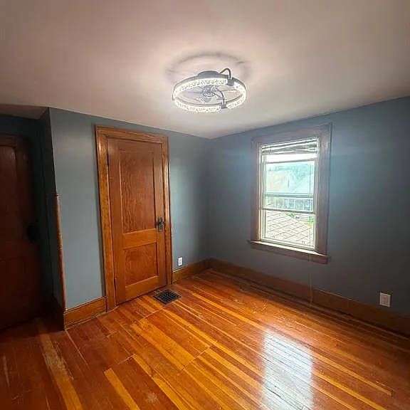 1058 Moy Ave — Photo 13