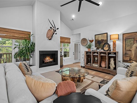 3rd image of 2055 Collins Dr