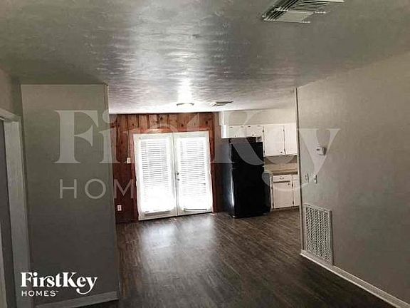 2nd image of 3105 McKinney Dr