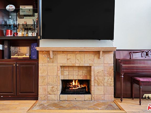5th image of 1833 Fairburn Ave APT 305