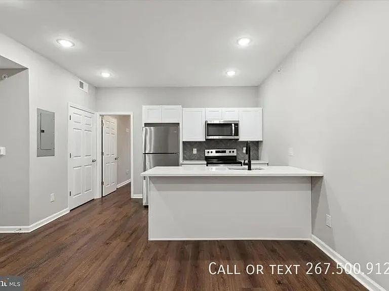 1230 N Marshall St #3R — Photo 3