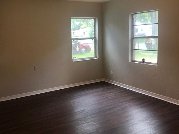 4th image of 1077 Huron St