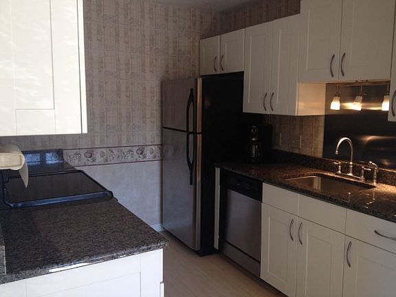 3rd image of 8 Vista Dr