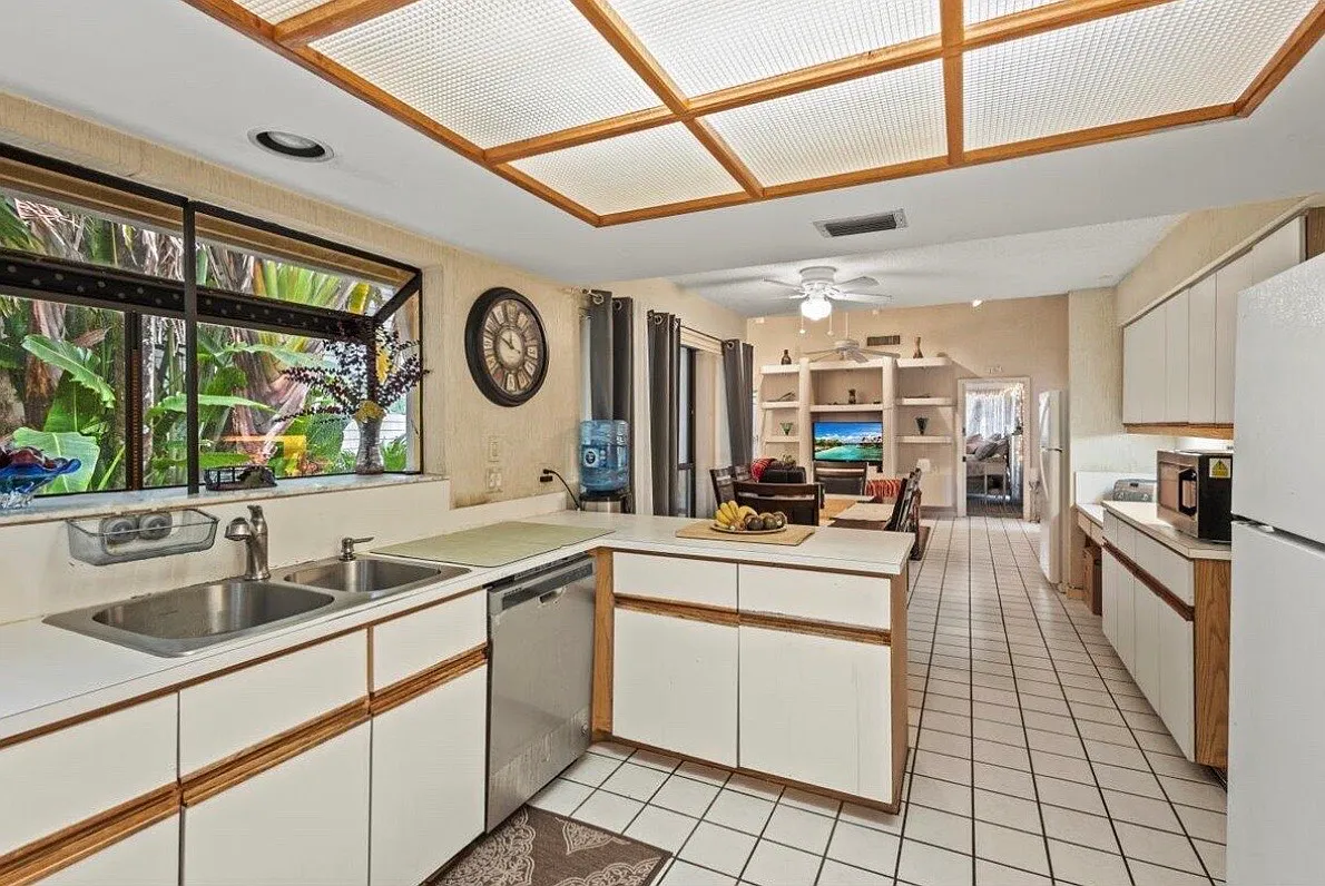 4 bed, 2512 sqft, $4,000 — Photo 2
