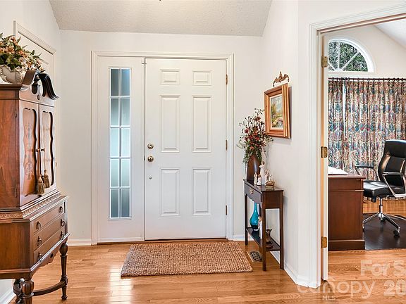 4th image of 27 Cedar Summit Rd