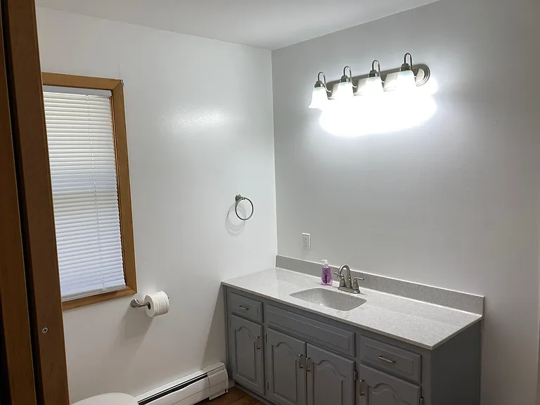503 W Cedar St — Photo 2
