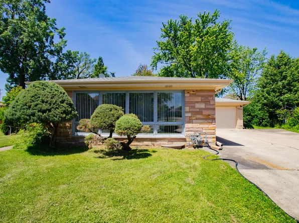 9046 N Joey Dr, Niles, IL 60714