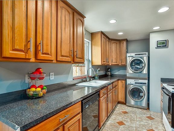 4th image of 18629 Ballinger Way NE