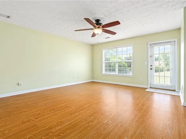 1477 N Donahue Dr APT 504, Auburn, AL 36830
