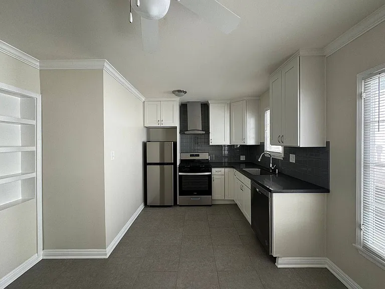 354 S Reeves Dr #B — Photo 5