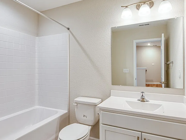 Hillpoint Preserve Townhome Apartments — Photo 14