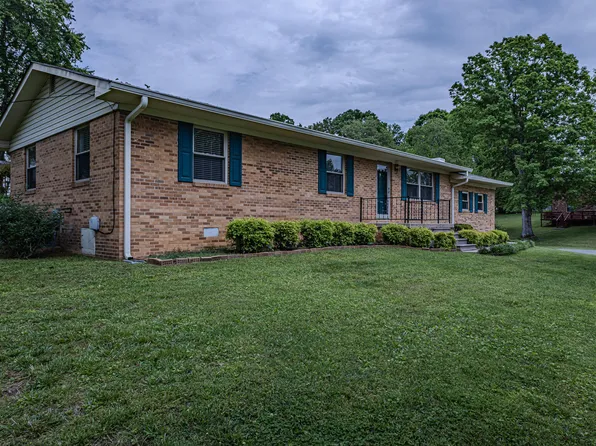 300 Toomey St, Etowah, TN 37331