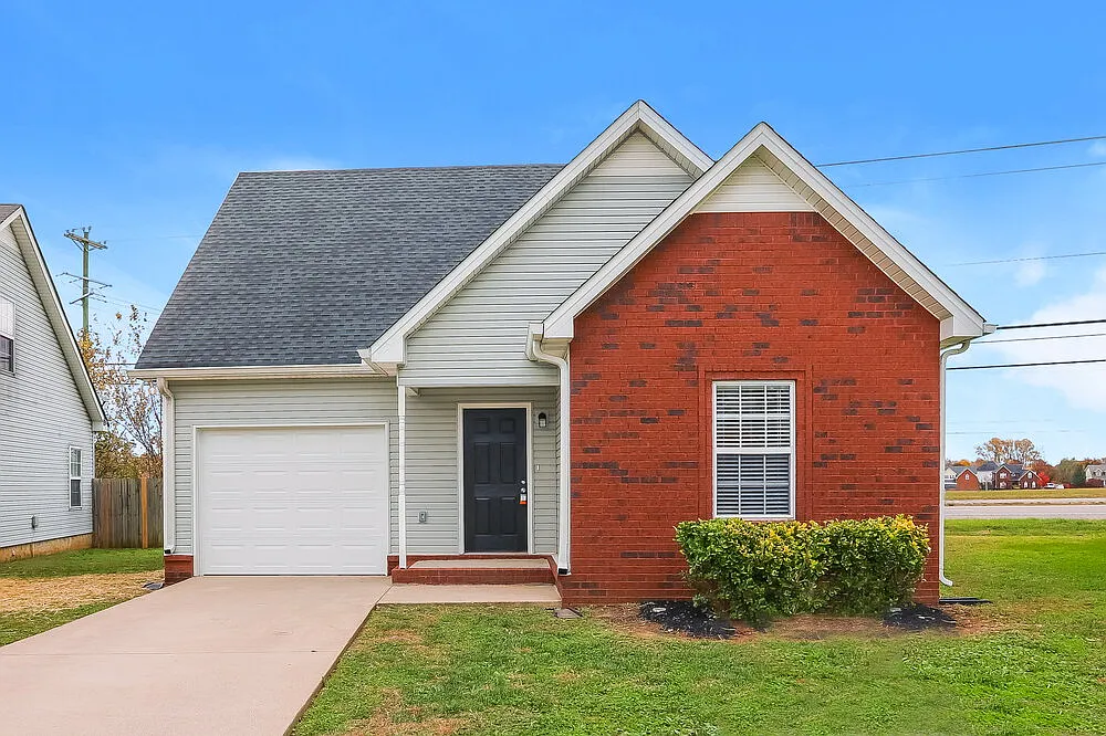 3 bed, 2.0 bath, 1273 sqft, $2,355 — Photo 1
