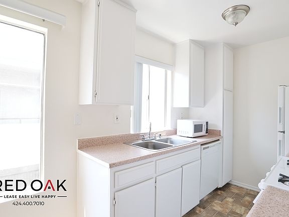 4th image of 11817 Victory Blvd #309