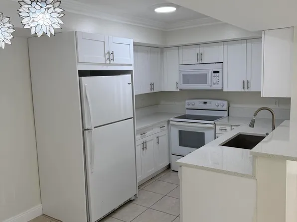 5520 NW 61st St APT 205, Pompano Beach, FL 33073