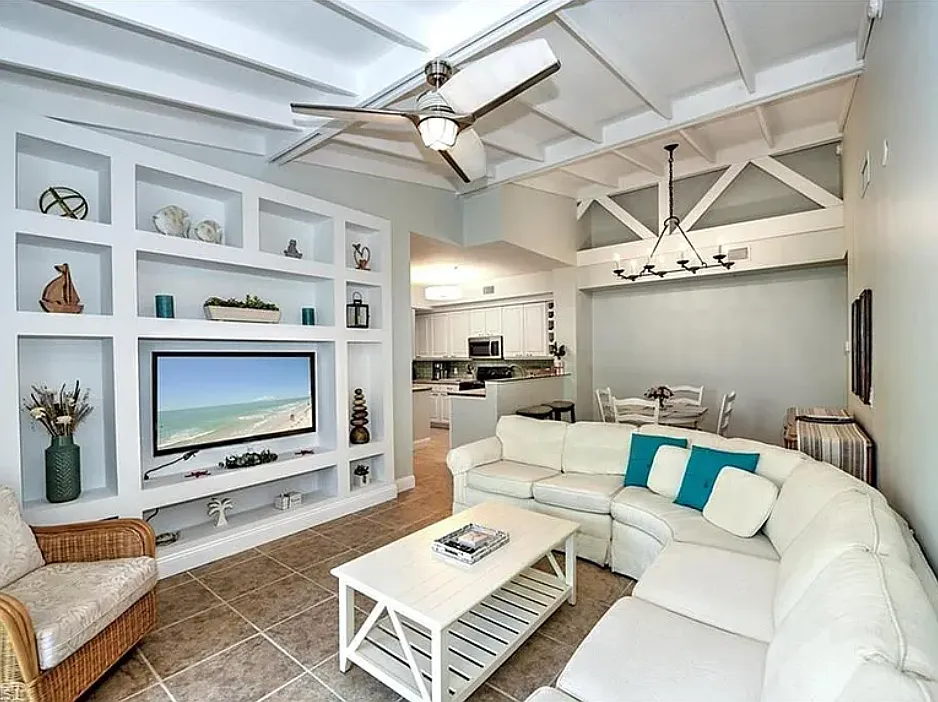 3 bed, 1227 sqft, $4,729 — Photo 2