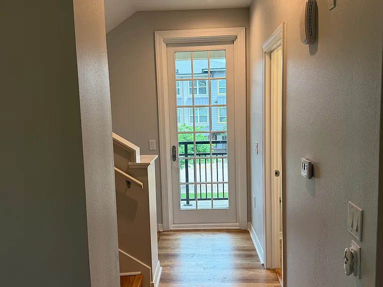 442 Maple St — Photo 9