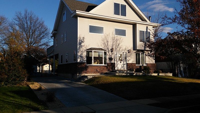 1st image of 16 Stoothoff Dr