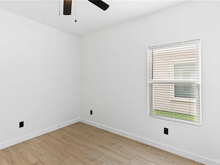 823 Abby St #3 — Photo 8