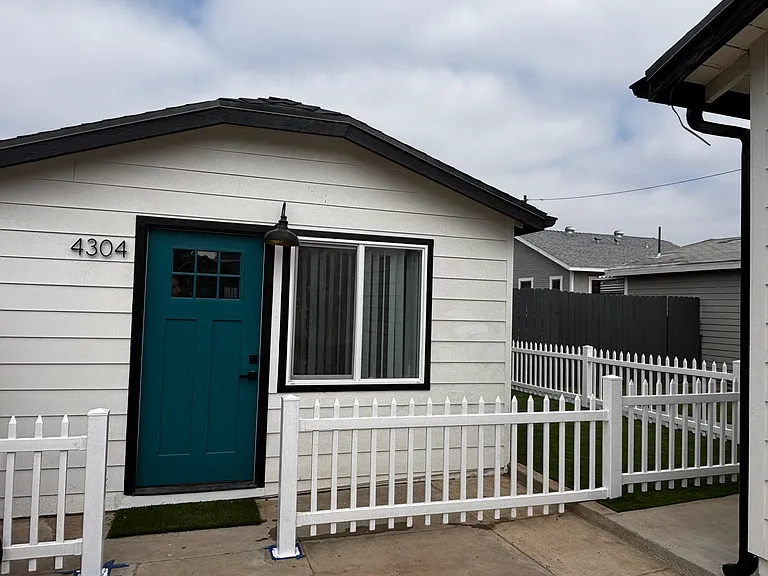 4302 Laurel St — Photo 8
