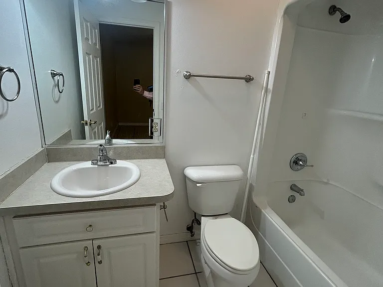 Picture of the primary bathroom