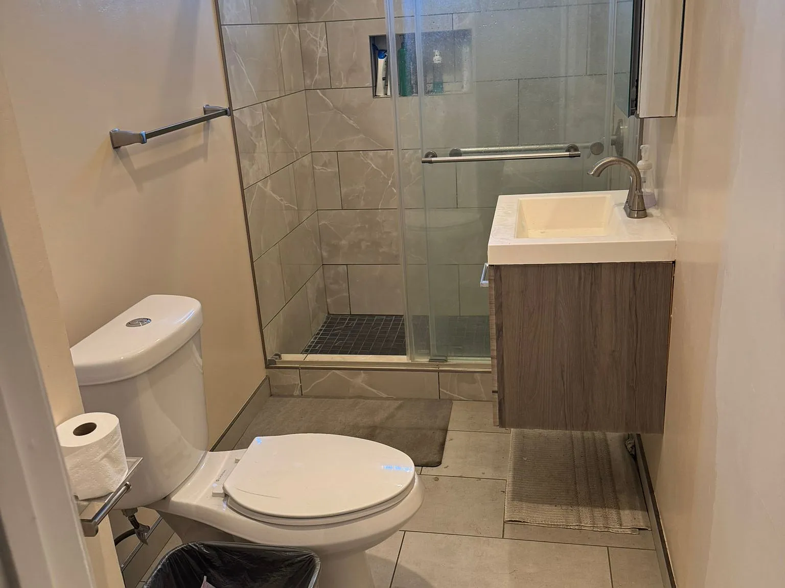 8 bed, $1,800 — Photo 2