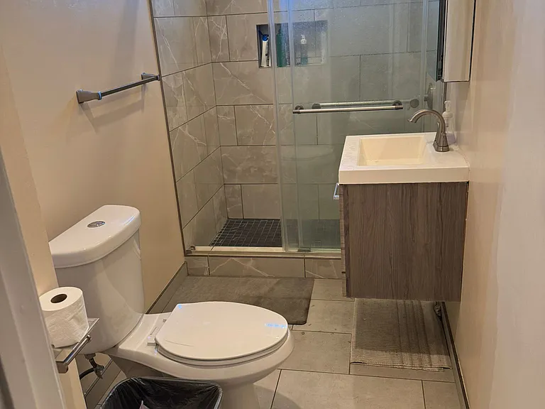 2206 Lincoln St #6 — Photo 2
