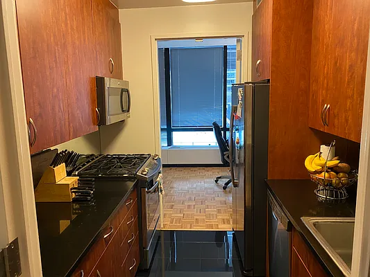 Rented by Solow Realty | media 16