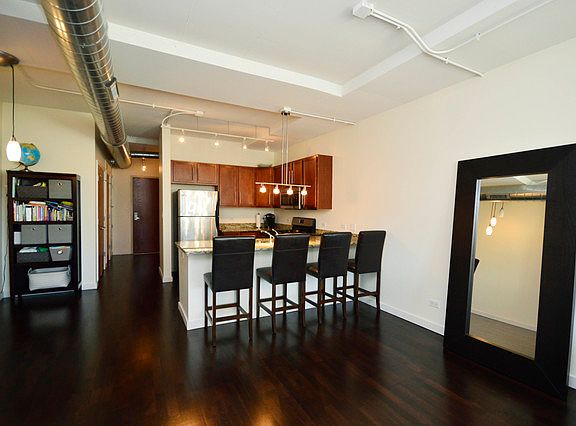 5th image of 1610 W Fullerton Ave Unit 202