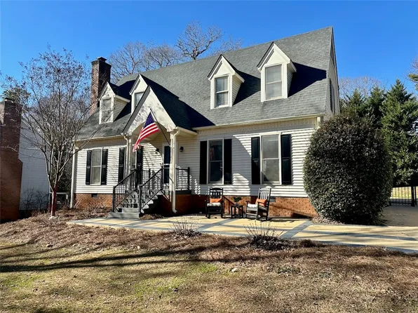 195 Heather Dr, Central, SC 29630