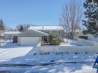 214 Bozeman Trl, Glenrock, WY 82637