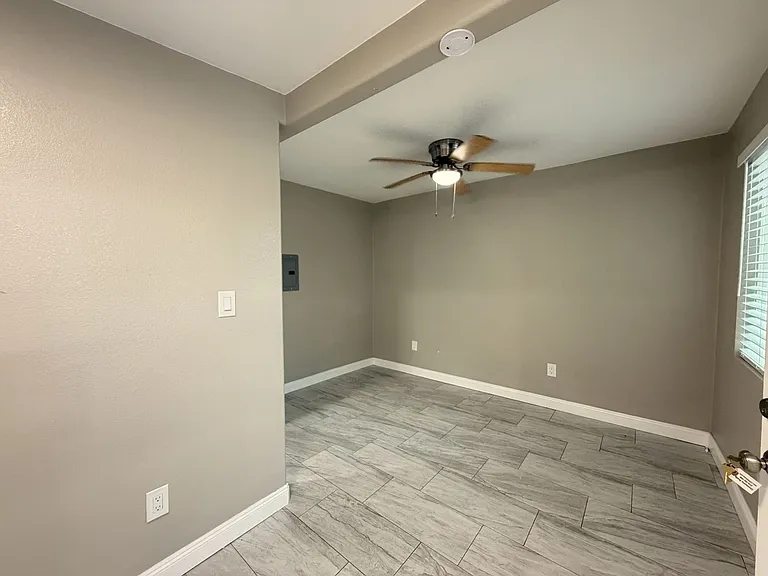 2028 Auseon Ave — Photo 10
