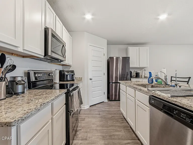 191 Ryder Ln — Photo 3