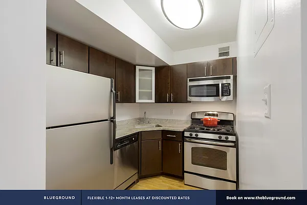 Rented by The Blueground | media 52