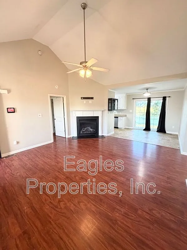3 bed, 2.0 bath, 1174 sqft, $1,750 — Photo 2