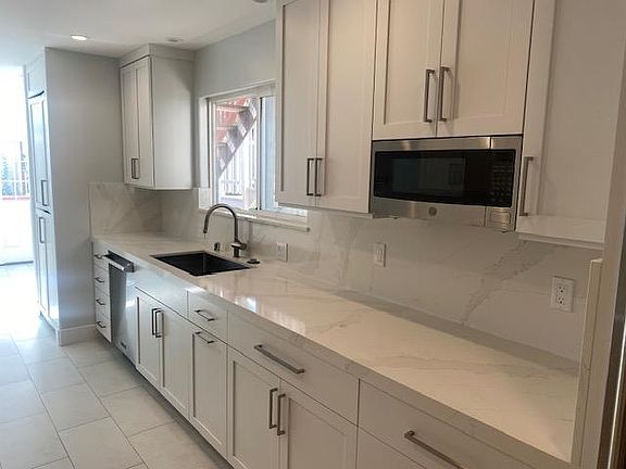 3rd image of 3017 Octavia St