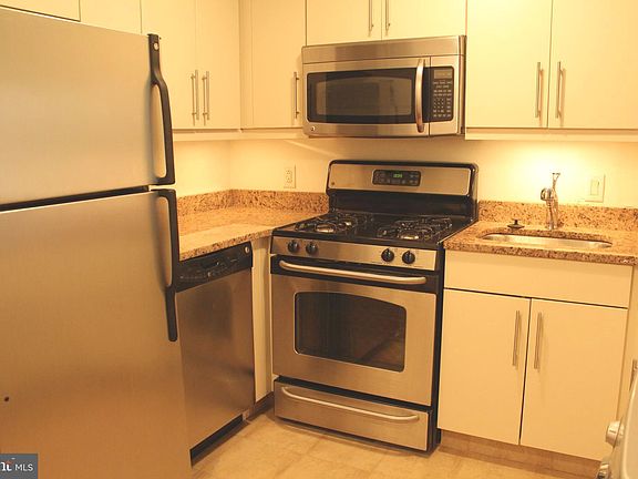 3rd image of 219 S 18th St #823