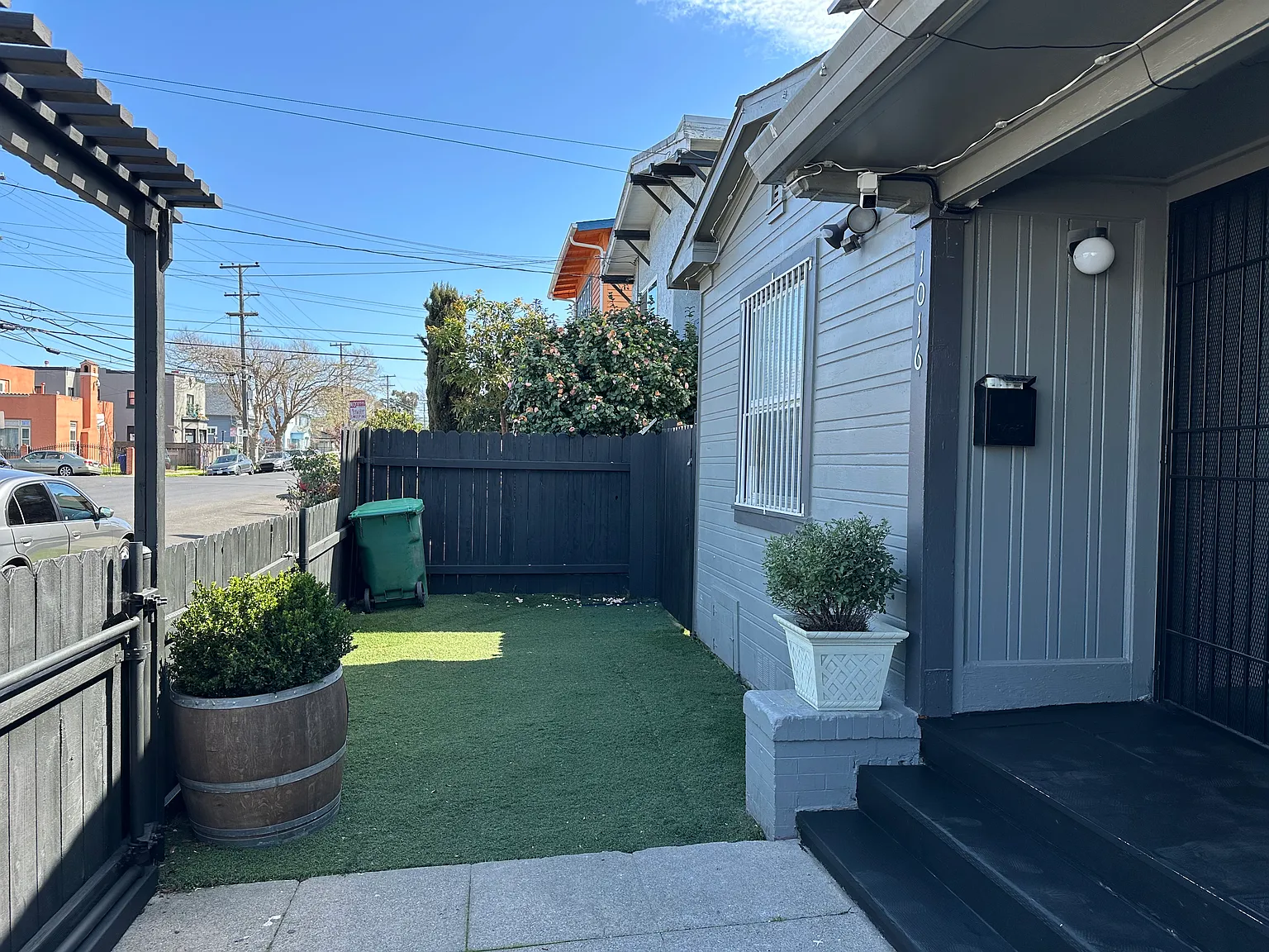2 bed, 820 sqft, $2,490 — Photo 2