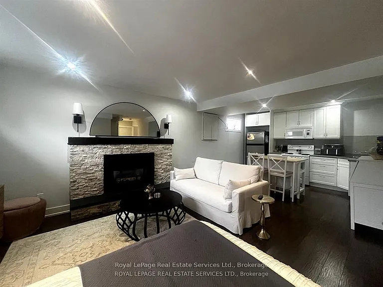 2481 Oak Row Cres #LOWER — Photo 17