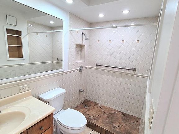 5th image of 249 Liliuokalani Ave #304