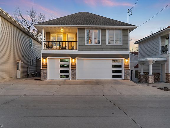 3rd image of 2207 N Shore Dr
